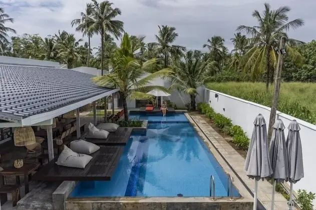 Global Surf Lodge Kabalana - Havuz