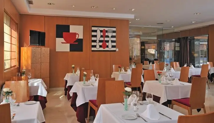 Globales de los Reyes Hotel