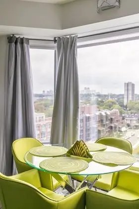 GLOBALSTAY. Charming Yorkville Condos - Yerinde Yemek