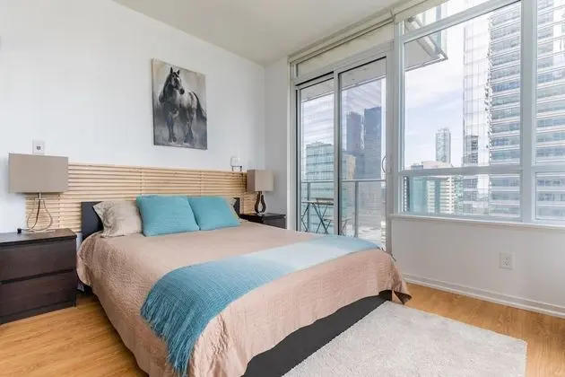 GLOBALSTAY. Maple Leaf Square - Öne Çıkan Resim