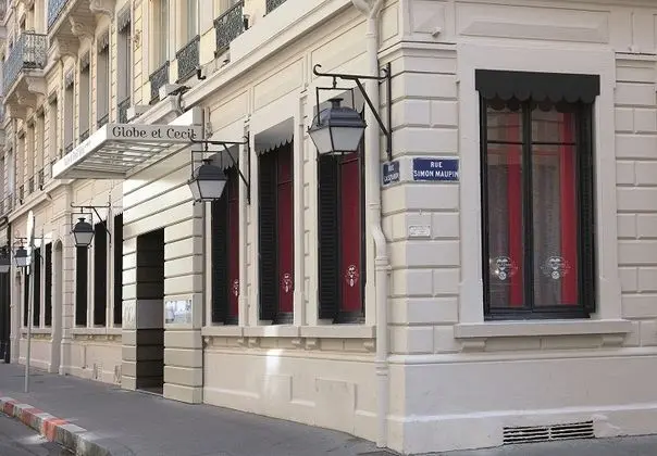 Globe et Cecil