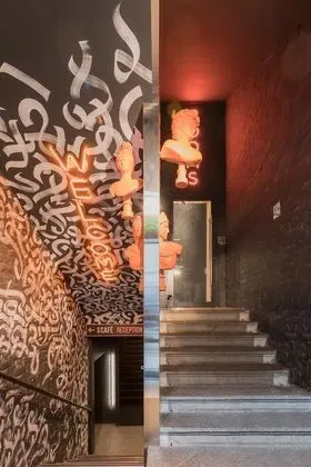 Globe Runner Hotel & Hostel - Lobi