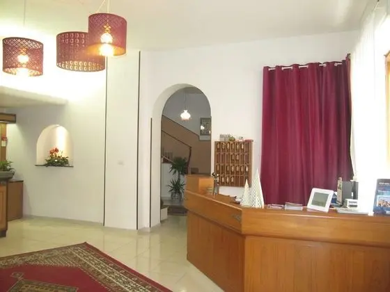 Hotel Villa Gloria - Lobi