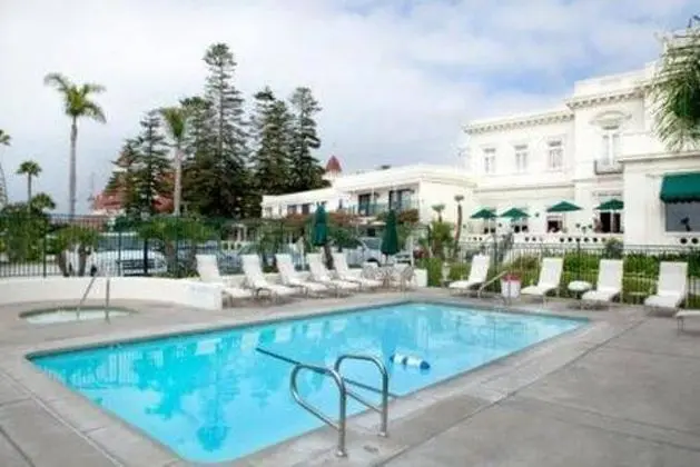 Glorietta Bay Inn
