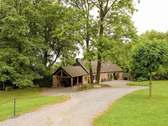 Glorious Holiday Home in Wéris with Hot Tub