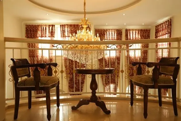 Glory's house