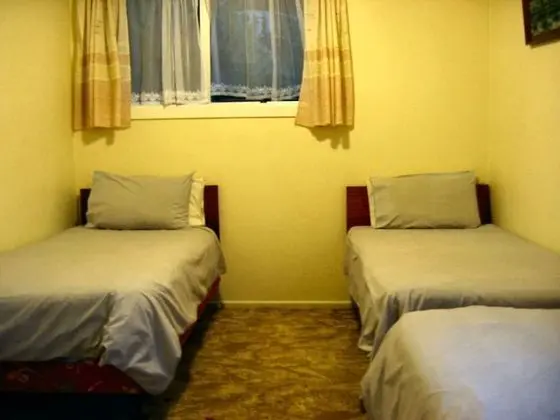 Glowworm Motel - Oda