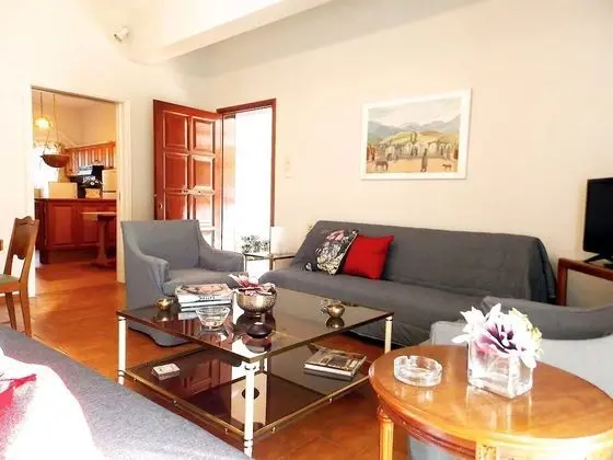 Glyfada Spacious Apartment Garden