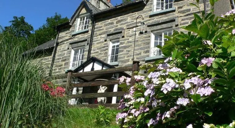 Glyntwrog House