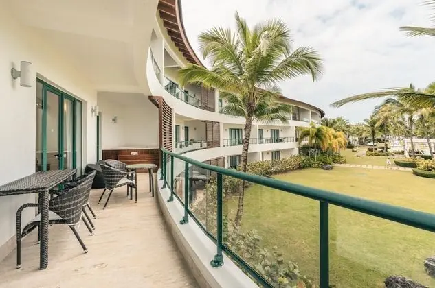 Go Away to This Charming apt at Sublime w Private Jacuzzi Included