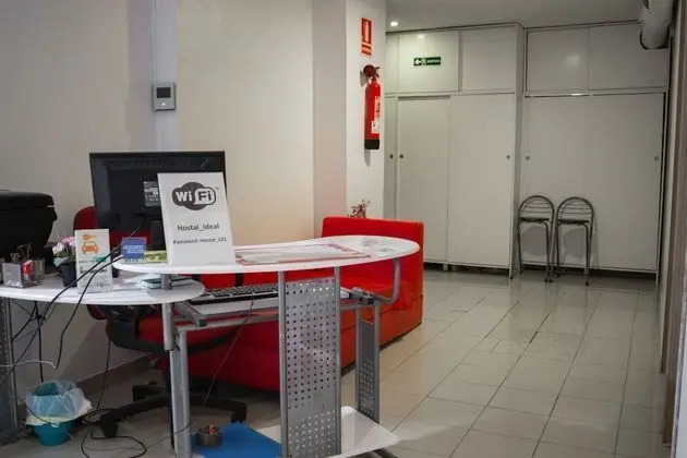 Go Bcn Hostal Ideal Badal