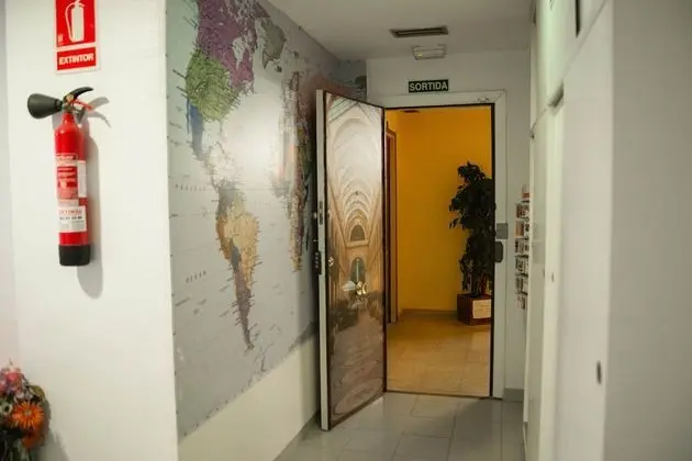 Go Bcn Hostal Ideal Badal - Dış Mekan