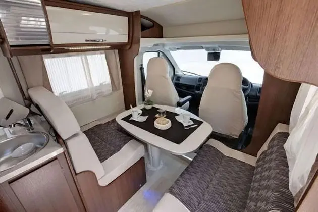 Go Outdoors Motor Home - Caravan Park - Lobi
