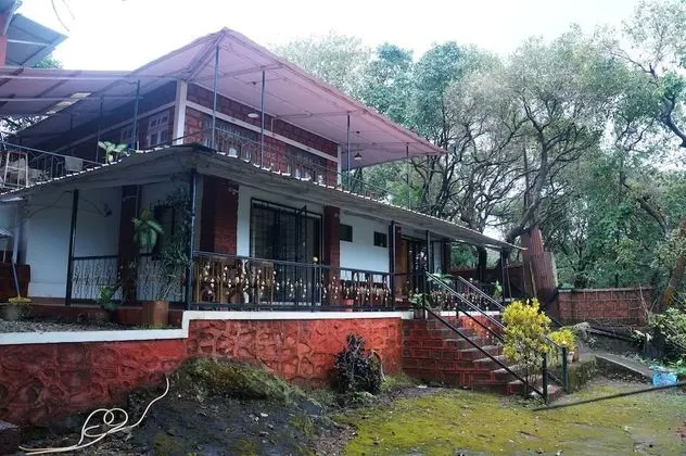 Hotel Godai Girikunj