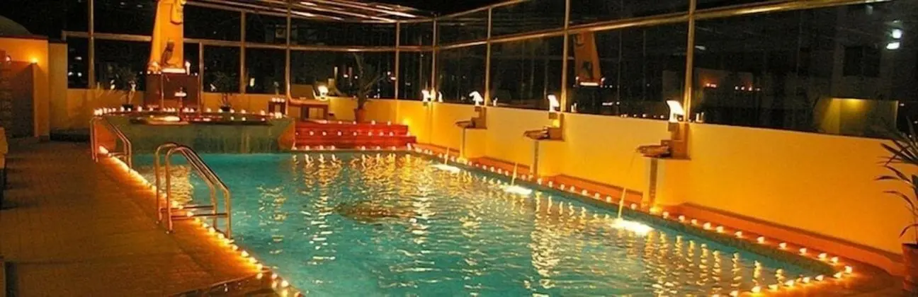 Gokulam Park Hotel & Convention Centre - Havuz