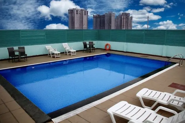 Gokulam Park Sabari OMR Hotel - Havuz