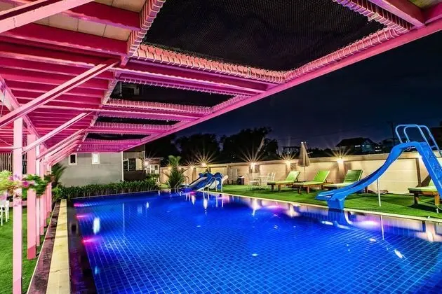 Gold Airport Suites - Havuz
