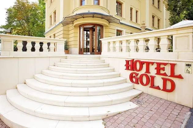 Gold Hotel & Apartments