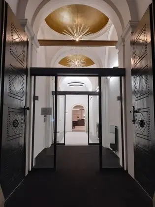 The Gold Bank - Dış Mekan