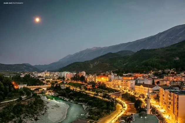 Gold Guest House & Bar