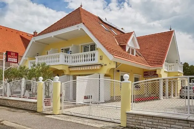 Gold Haus Panzió - Dış Mekan