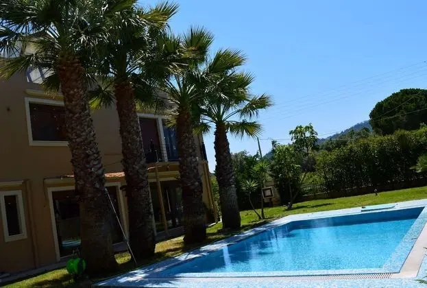 Gold Luxury Villa Ialysos - Havuz