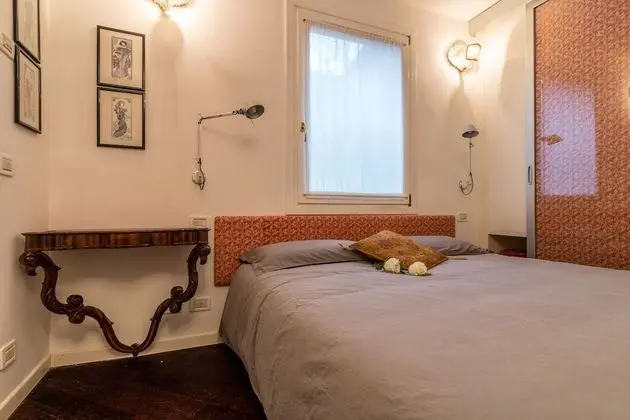 Gold And Red - The Venetian Style