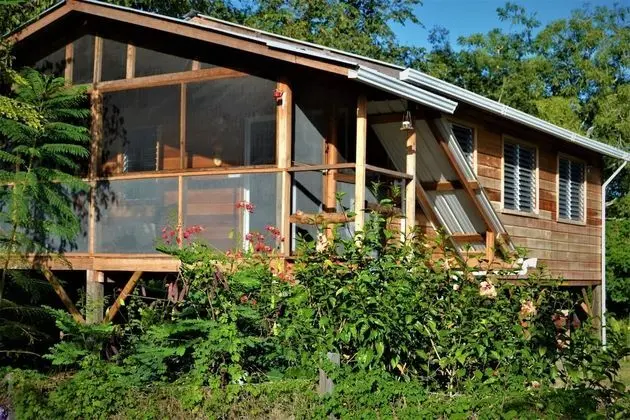 Gold Standard Approved Equipped 2 Bedroom Tree top Cottage, in Private Garden