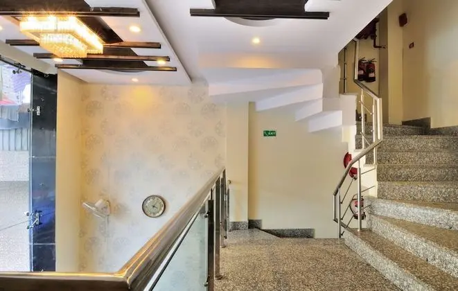 Hotel Gold Star Inn - İç Mekan
