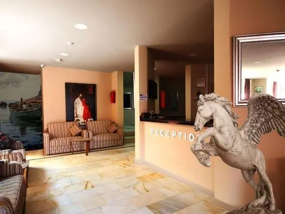 Gold Twins Boutique Hotel - Lobi