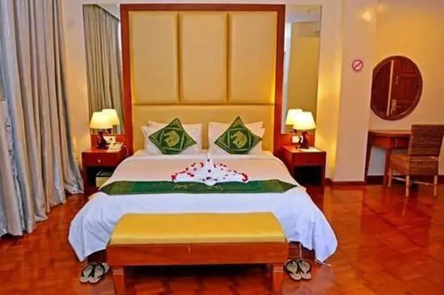 Gold Yadanar Hotel