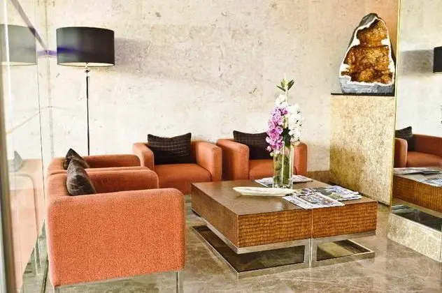 Goldberry Suites and Hotel - Lobi