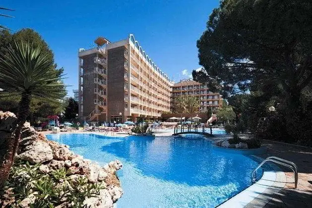 Golden Avenida Family Suites.