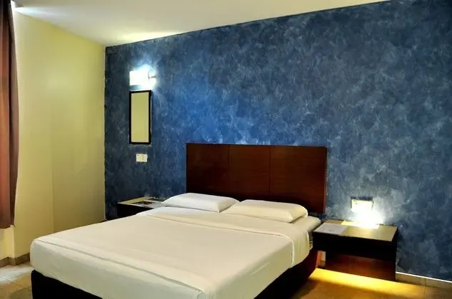 Golden Bay Hotel