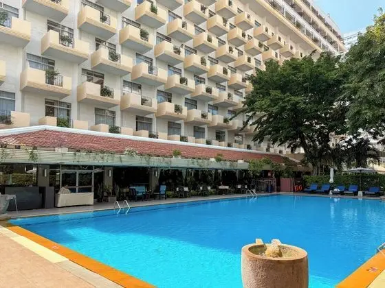 Golden Beach Hotel Pattaya - Havuz