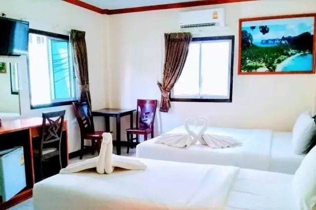 Golden Bee PhiPhi Hostel