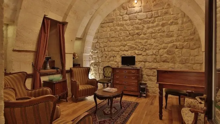 Golden Cave Suites - Lobi