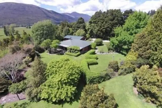 Golden Caves Bed and Breakfast