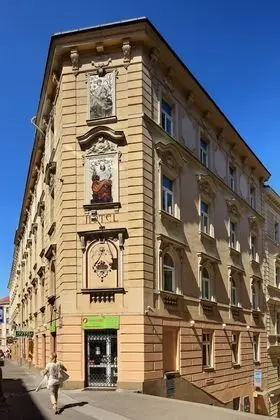 Hotel Golden City Garni - Dış Mekan