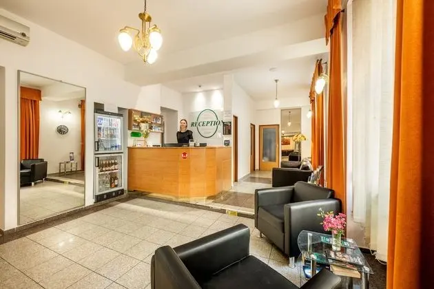 Hotel Golden City Garni - Lobi