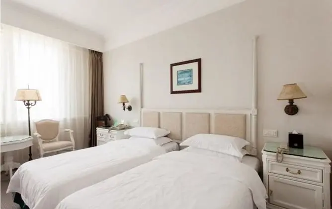 Golden Coast Lawton Hotel - Oda