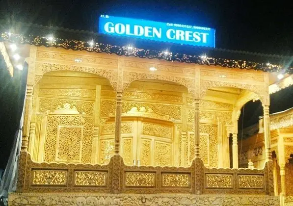 Golden Crest Houseboats