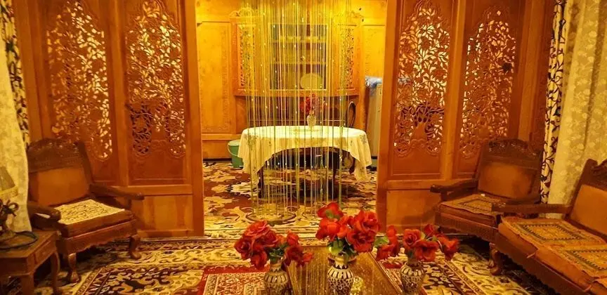 Golden Crest Houseboats - Lobi
