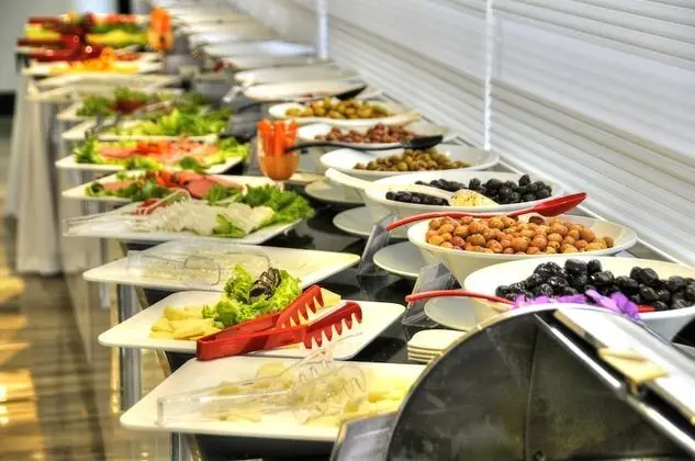 Golden Deluxe Hotel - Yerinde Yemek