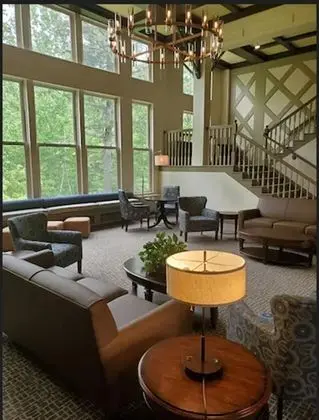 Golden Eagle Lodge - Lobi