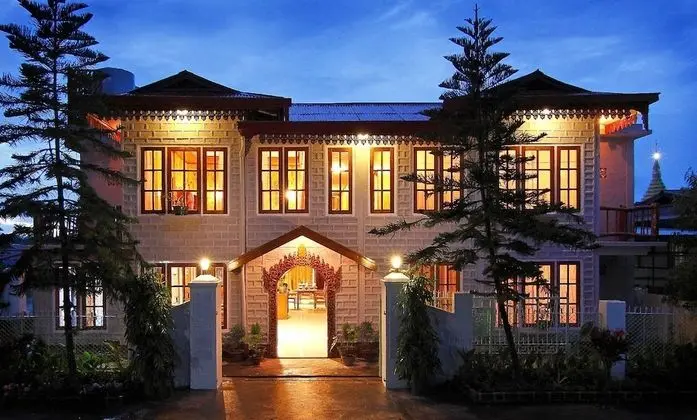 Golden Empress Hotel