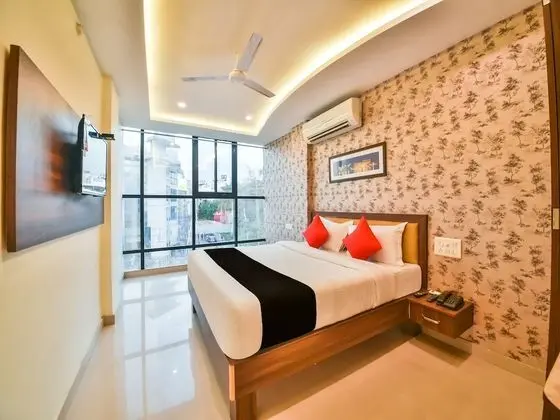 Hotel Golden Feather