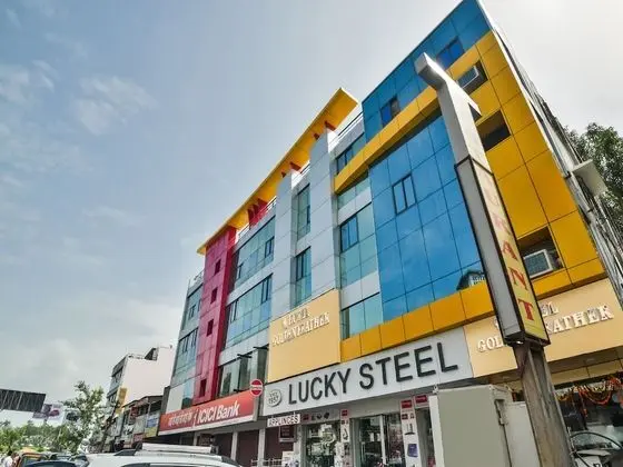 Hotel Golden Feather