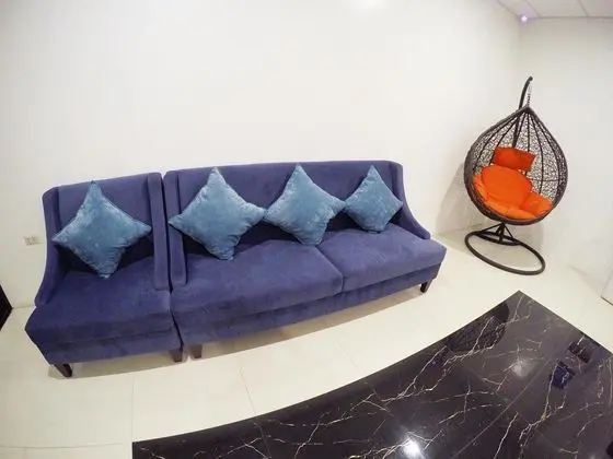 GOLDEN GATE SUITES