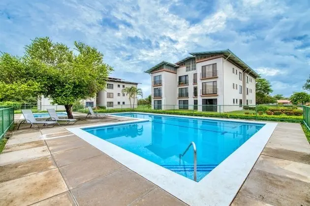 Golden Getaway Apartments